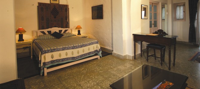 01 A large suite